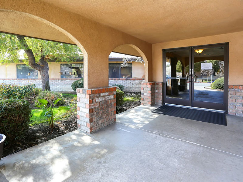 Covered front entrance to Bakersfield post acute with a breezeway and anti-skid map at the door.